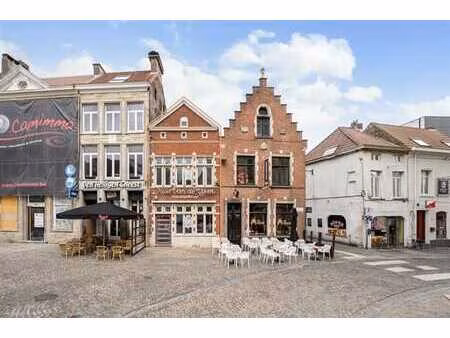 uniek gebouw kort nabij de grote markt