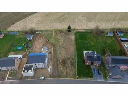 superbe terrain à modave – rue aux quatre voies