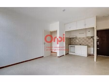 location appartement  m² t-1 à prades  404 €