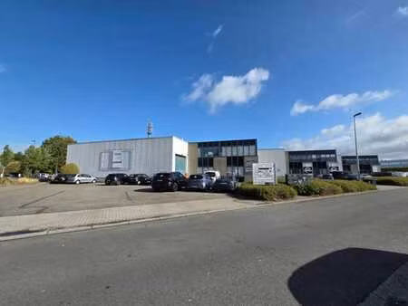 entrepôt de 430m² avec 151m² de bureaux