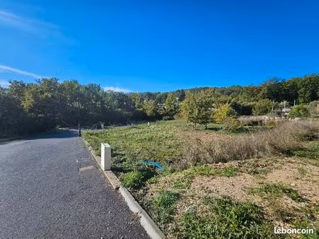 terrain 610 m² greasque