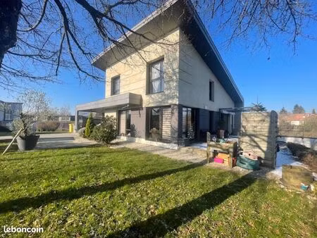 immeuble 8 pièces 324 m²