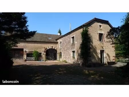 ferme rénovée avec étang de loisir