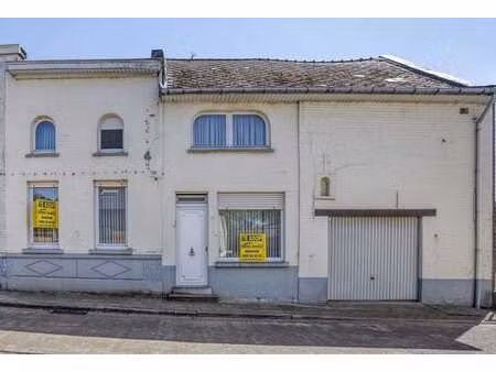 te renoveren ruime woning met garage en tuin