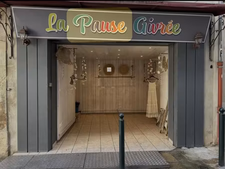 vaison hyper centre - droit au bail 20 m2 avec terrasse