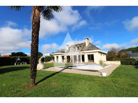 maison d'architecte avec piscine 9 pièces 232.74 m²