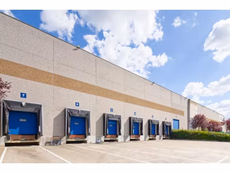 location 1 cellule logistique sur neuville en ferrain