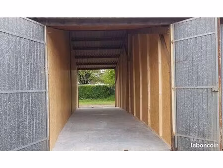 grand local de stockage accès pl 24/24