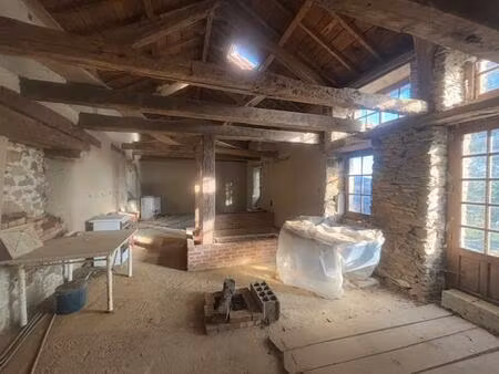 maison en pierres 140 m2 sur 6777 m2 de terrain