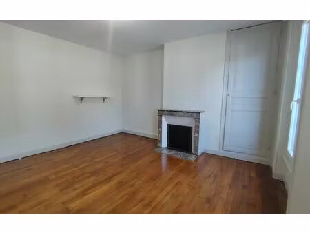 location appartement  61.28 m² t-3 à la souterraine  477 €