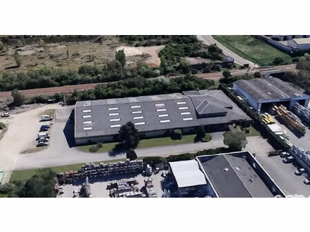 location commerce 1400 m² à auxerre (89000)