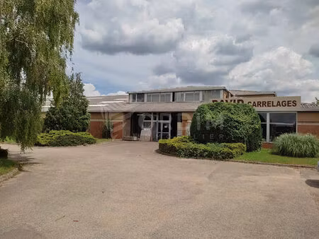 location commerce 3400 m² à auxerre (89000)