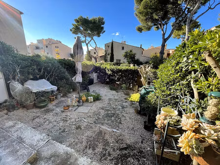 a louer - appartement t2 sausset les pins  résidence sécurisée  sur la corniche; un jardin