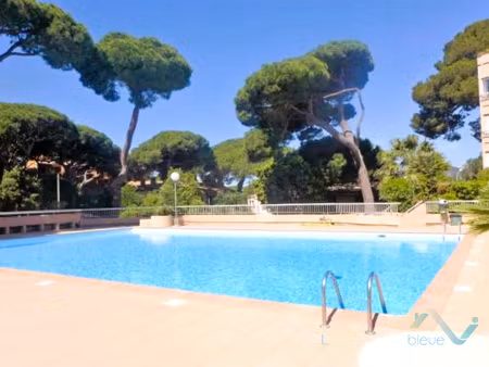 vente studio hyeres port dernier étage résidence avec piscin