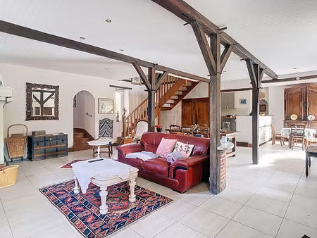 a vendre  maison de 172m2  quatre chambres et un bureau sur un terrain de plus de 4000m2 à