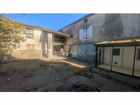 maison de village de 176 m² à fenioux