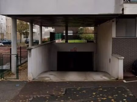 place de parking sécurisée jardin des plantes
