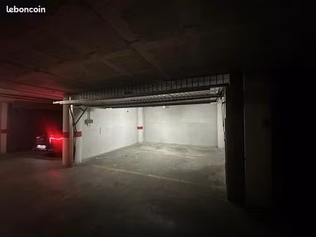 ◊ grand garage fermé 35 m² – 2 voitures – sécurisé – électricité