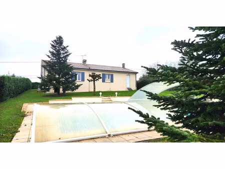 maison de plain pied avec piscine et parc cloturé