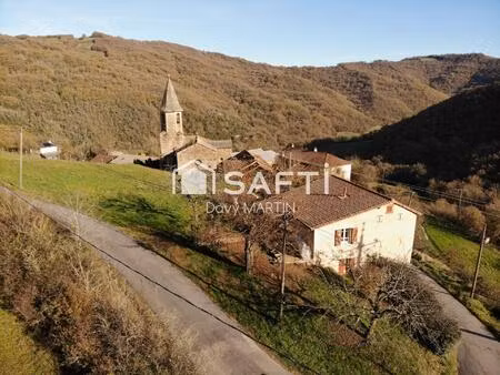 un petit coin paisible au milieu de la verdure.