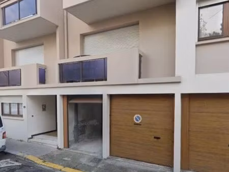 garage / box 11 m² pau - citadine  motos ou stockage