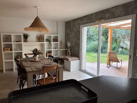 location meublée maison 5 pièces 122 m² à la rochelle (17000)  1 900 €