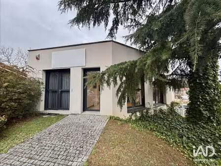 location locaux professionnels 52 m² à champagne-au-mont-d'or (69410)  990 €