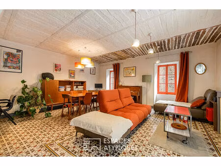 maison de village de 170m2 - 179 m² de terrain avec cour  piscine et local commercial