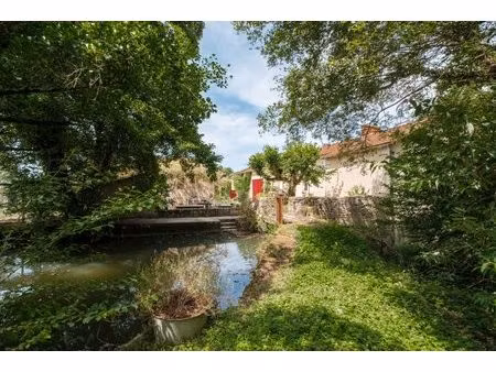 maison de caractère du xve  avec grand étang pittoresque