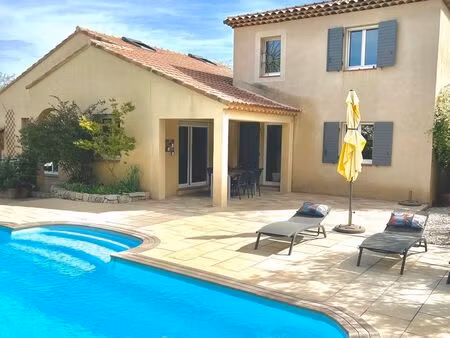 superbe villa t 5 avec piscine sur 846 m² de terrain