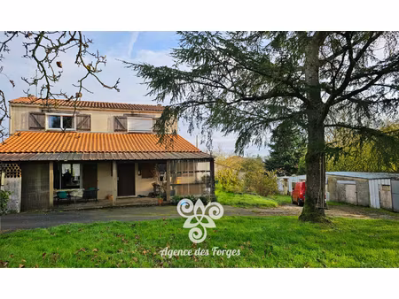 maison 3 chambres - 1032 m² de terrain - dépendances