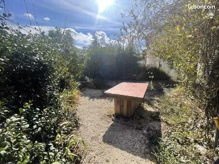 parking/box 20 m² contes