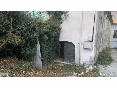 maison de village 1 pièce 80 m²