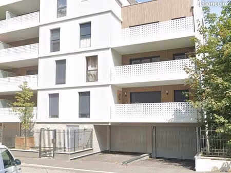 location de place de parking double