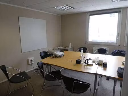 vente bureaux et commerces à la roche-sur-yon centre ville (85000) : à vendre / 185m² la r