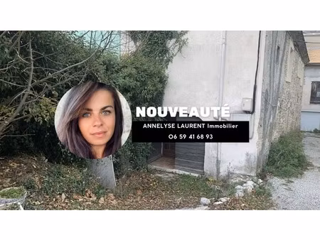 maison de village à rénover – plein centre – 80 m² au sol / 57 m² carrez – jardinet + cave