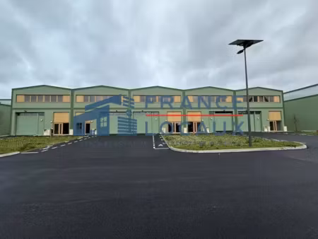 locaux d'activité et bureaux - a louer