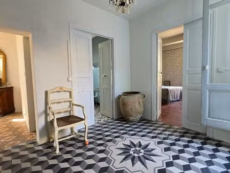 abilhan maison de ville beaucoup de charme avec terrasses + jardin