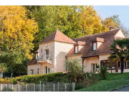 propriété de 38 hectares dont 8000 m² de terrain constructibl