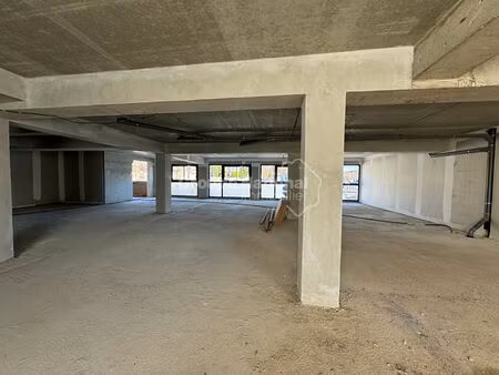 local commercial brut de 117 m²