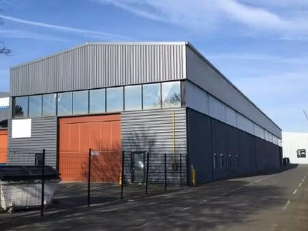 location local d'activités ingre 1 385 m²