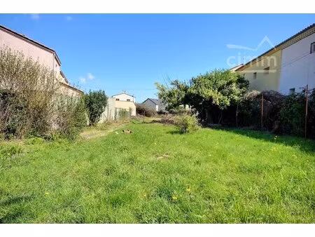 terrain constructible plat et clôturé – 650 m² – le teil