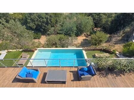 villa contemporaine vue degagee a vendre aux issambres