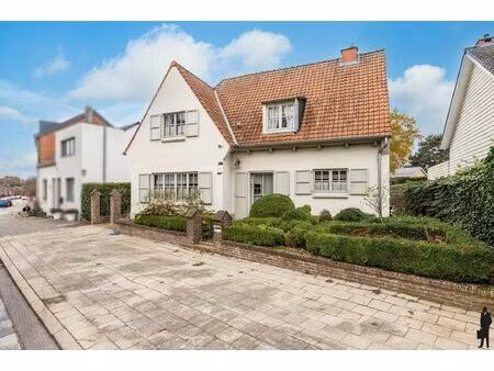 charmante gezinswoning op een centrale locatie in hove