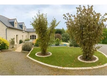 maison de luxe à vendre à huillé-lézigné : 514 000 €