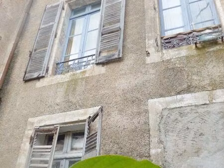 centre historique maison de ville avec local commercial