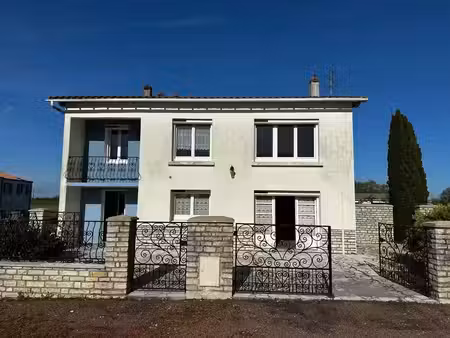 maison 4 pièces - garage 38 m² - cave 31m²- terrain 903m²