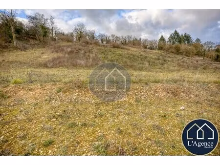 terrain constructible 1679 m2 à 50m du centre de la commune dans environnement boisé