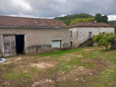 exclusivité -ensemble en pierre avec maison et grange.