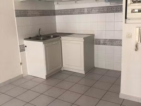 location appartement 3 pièces 60m2 saint-génis-des-fontaines 66740 - 583 € - surface privé